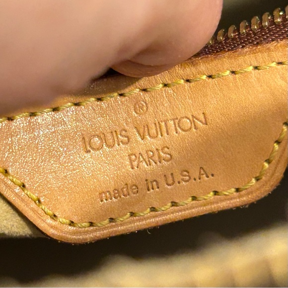 Louis Vuitton Monogram Canvas Shoulder Bag - Picture 11 of 15